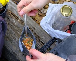 Воїни ЗСУ, що 17 днів були без їжі на передовій, отримали провізію (відео)