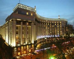 Янукович сократил больше половины членов Кабмина