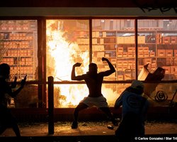 Миннеаполис в огне после смерти Джорджа Флойда: в США призывают убивать копов и грабят магазины