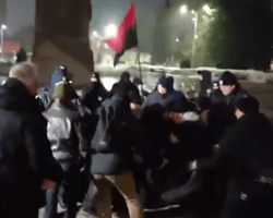 В Житомире на акции протеста в поддержку Стерненко произошло столкновение с полицией (видео)