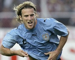 Лучшим игроком ЧМ-2010 признан Диего Форлан