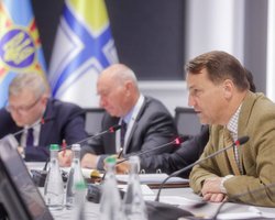 БПЛА прилетели из Беларуси: РФ специально атаковала Польшу с воздуха, — Сикорский