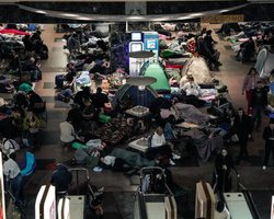 Намети й тиснява на платформі: від удару ЗС РФ у метро Києва ховалась 41 тисяч людей, — деталі
