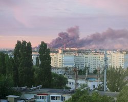 Дрони вночі атакували нафтобазу біля Таганрога та НПЗ у Саратові (відео)
