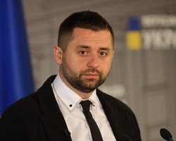 "Робіть висновки": Арахамія звинуватив Разумкова в узурпації влади