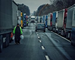 Легко зламати ентузіазм підтримувати Україну: Туск висловився про ситуацію на польському кордоні