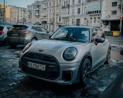 Маленькая ракета: в Киеве заметили новейший заряженный Mini за 2 миллиона (фото)