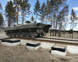 Украинские военные при освобождении Высокополья затрофеили российский БТР-Д (видео)