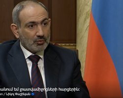 "Жду вас в Ереване". Пашинян предложил военным решить вопрос со "скулящими" протестующими