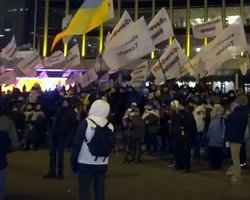 "Квартал 95" высмеял протесты ФОПов под стенами дворца "Украина" (видео)