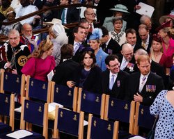 Беременная принцесса Евгения присоединилась к своей сестре принцессе Беатрис на коронации Чарльза III