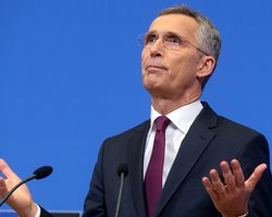 НАТО готова перебросить средства ПВО на восток после падения ракеты в Польше, — Столтенберг