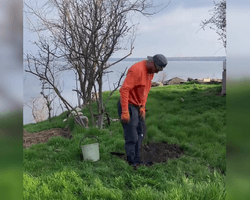 Чоловік купив будинок біля річки всього за 1000 доларів, але є нюанс (фото)