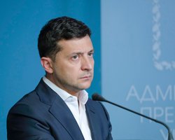 "Люди понимают, что происходит": Зеленский впервые прокомментировал подозрение Порошенко (видео)