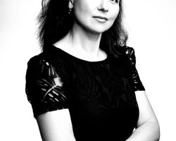 "Талановита піаністка й органістка": РФ вбила в Сумах викладачку музичного коледжу (фото)