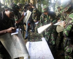 Спасатели МЧС РФ прибыли на место крушения SSJ-100