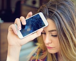 Смартфоны и ноутбуки разбирают на запчасти: в РФ большие проблемы с ремонтом гаджетов