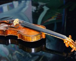 Японцы продадут скрипку Страдивари ради помощи пострадавшим