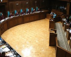 Конституционный суд продолжил в закрытом режиме рассматривать законность роспуска Рады