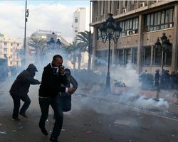 При пожаре в тунисской тюрьме погибли 57 человек