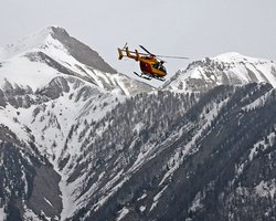 Спасатели приостановили поиски на месте крушения A320