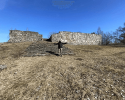 Загадка тривалістю в 700 років: блогер показав руїни унікального замку в Швеції (фото, відео)