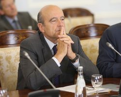 МИД Франции: власти Ливии контактируют с врагами Каддафи