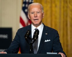 Після зустрічі з вдовою і дочкою Навального: Байден анонсував санкції проти Путіна (фото)