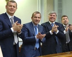 Клюев: Кабмин Азарова спас Украину от коллапса