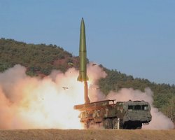 Меры безопасности и нехватка ПВО: эксперт назвал причины удара баллистики по Полтаве (видео)