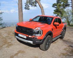 Мощный внедорожный "хищник": тест-драйв нового Ford Ranger Raptor