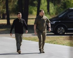 "Плани не остаточні": Зеленський може доєднатись до зустрічі Трампа і Путіна, — CBS News