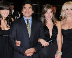 Діти Дієго Марадони: як родина ділить спадок футбольної легенди (фото)