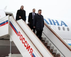 В распоряжении команды Януковича восемь самолетов и четыре вертолета