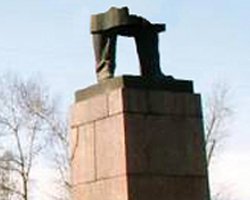 Милиция задержала разрушителя памятника Ленину в Рени