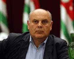 В обмен на освобождение правительственных зданий: "президент" Абхазии подал в отставку (документ)