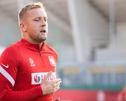 Футболист сборной Польши купил машину скорой помощи для украинских детей