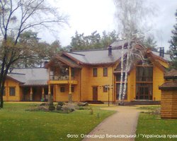 Журналистов 5 канала пустили в резиденцию Межигорье, Януковича там нет