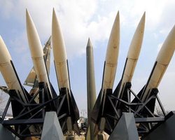 Пхеньян пригрозил запускать спутники в космос "один за одним"