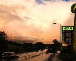 Перестали продавати навіть за талонами: в окупованому Криму почалися проблеми з бензином