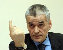 Главврач России посоветовал не ходить на митинги, чтобы не простудиться