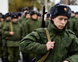 "Нет помывочных мест": мобилизованных в Свердловской области РФ одолевают вши, – СМИ