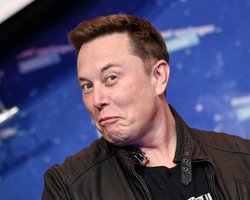 Илон Маск потроллил Медведева под его твитом об отставке Лиз Трасс