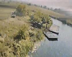 "Понтонная переправа исчезла": как FPV-дроны нарушили логистику ВС РФ под Курском (видео)