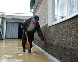 На Львовщине стихия разрушила мост, повредила 10 домов 