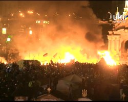 Силовики прорвали баррикаду Евромайдана со стороны Институтской