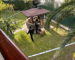 Посольство Украины в Мадриде оцеплено: дипломатам пришла окровавленная посылка (фото)