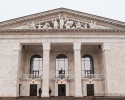 Оккупанты похвастались открытием драмтеатра в Мариуполе (обновлено)