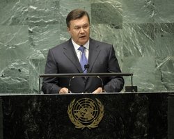 Янукович: Украина активизирует добычу собственных нефти и газа