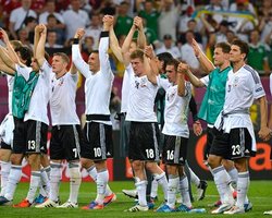 Сюжет дня. В финале Евро-2012 Германия может потеснить действующего чемпиона
